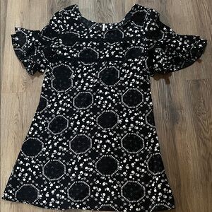 Free People Black and White Floral Dress bell short sleeve above knee size 10